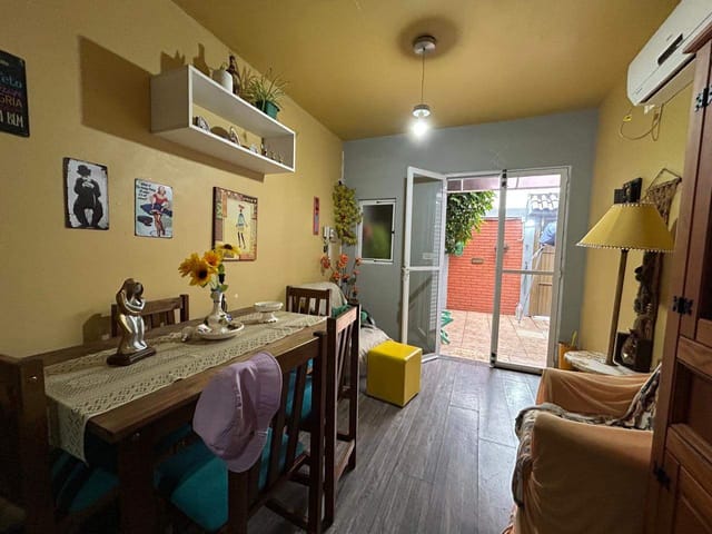 Casa com 140m² 2 quartos e 2 banheiros, à venda, no bairro Areal em Pelotas