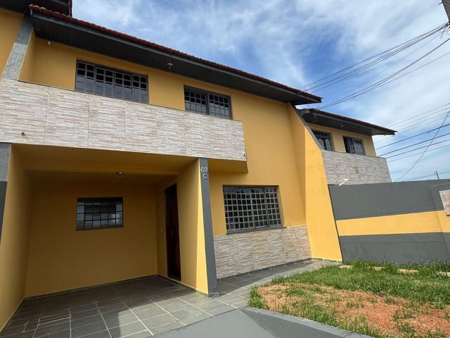 Locação - Sobrado com 3 quartos, 1 vaga de garagem, Área Externa, 90 m² - Jardim Carvalho, Ponta Grossa.