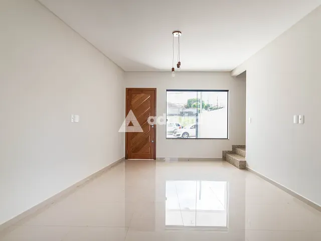Sobrado 3 quartos e 2 banheiros, à venda, no bairro Contorno em Ponta Grossa
