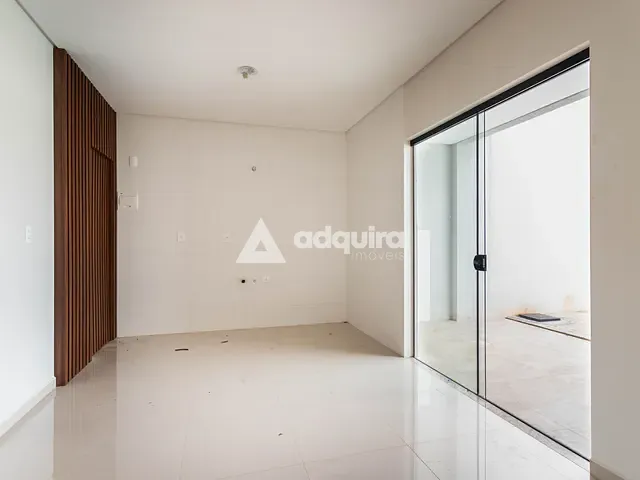 Sobrado 3 quartos e 2 banheiros, à venda, no bairro Contorno em Ponta Grossa