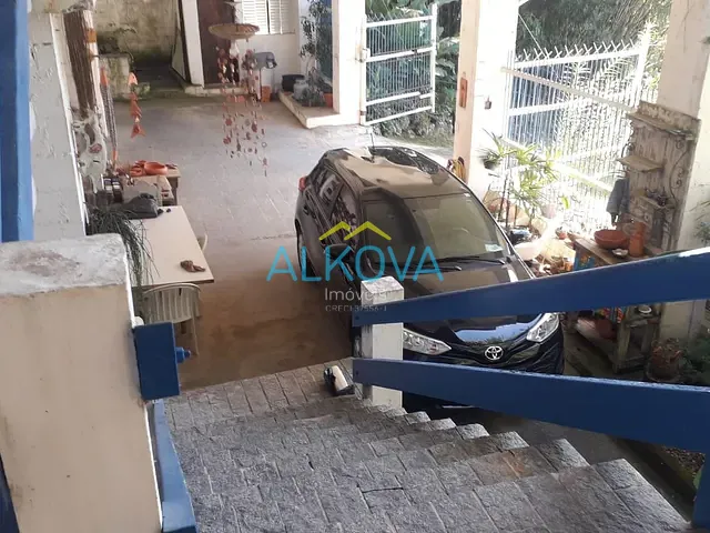 Sobrado com 925m² 5 quartos e 3 banheiros, à venda, no bairro Prainha em Caraguatatuba