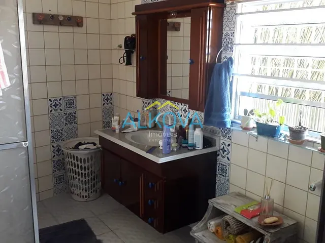 Sobrado com 925m² 5 quartos e 3 banheiros, à venda, no bairro Prainha em Caraguatatuba