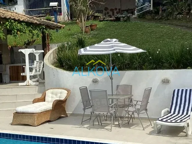 Sobrado com 925m² 5 quartos e 3 banheiros, à venda, no bairro Prainha em Caraguatatuba