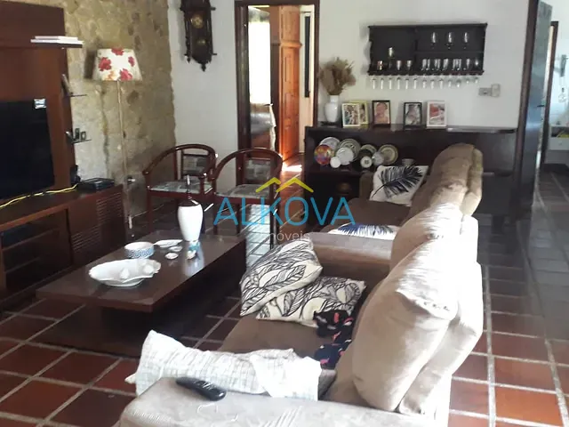 Sobrado com 925m² 5 quartos e 3 banheiros, à venda, no bairro Prainha em Caraguatatuba
