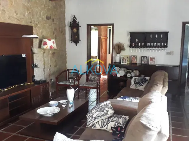 Sobrado com 925m² 5 quartos e 3 banheiros, à venda, no bairro Prainha em Caraguatatuba