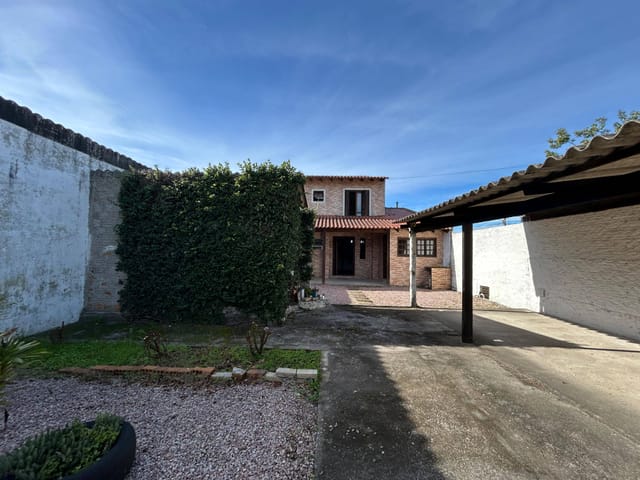 Foto do Casa - Sobrado no Fragata a 100 m da Dom Pedro I! Com 3 dormitórios, amplo pátio, ótima posição solar, próximo de tudo: escola, mercado, farmácia e ônibus. | UP Imóveis