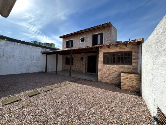 Foto do Casa - Sobrado no Fragata a 100 m da Dom Pedro I! Com 3 dormitórios, amplo pátio, ótima posição solar, próximo de tudo: escola, mercado, farmácia e ônibus. | UP Imóveis