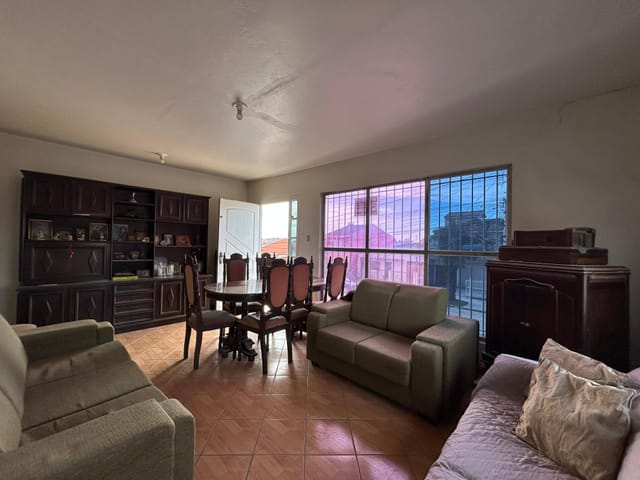 Casa com 240m² 3 quartos e 4 banheiros, à venda, no bairro Santa Terezinha em Pelotas