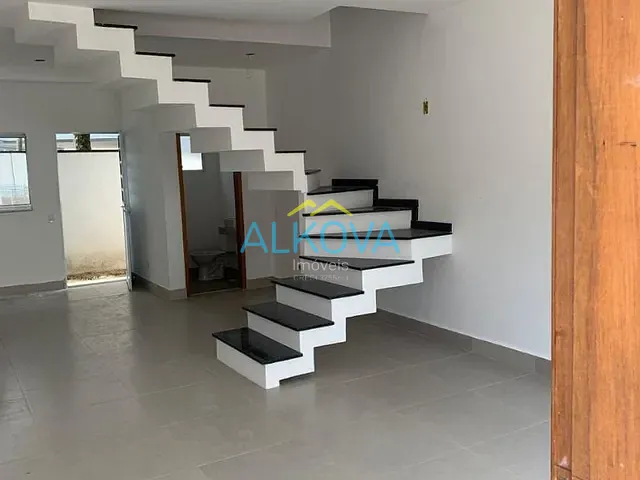 Sobrado com 80m² 2 quartos e 3 banheiros, à venda, no bairro Massaguaçu em Caraguatatuba