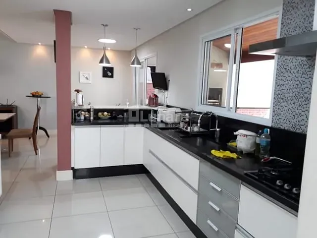 Sobrado com 300m² 3 quartos e 5 banheiros, à venda, no bairro Chácara Jafet em Mogi das Cruzes