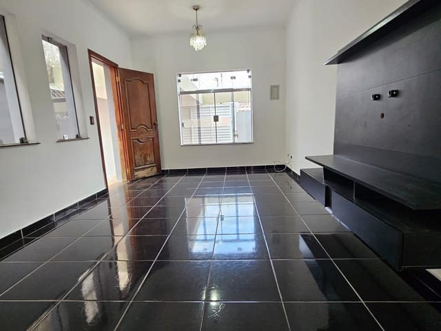 Foto do Sobrado - * SOBRADO PARA VENDA E LOCAÇÃO 100m² - 2 DORM - EDÍCULA e BANHEIRO - VAGA - QUINTAL - ÓTIMA LOCALIZAÇÃO - JD VL FORMOSA - SP | Rocha Marqueze Imóveis
