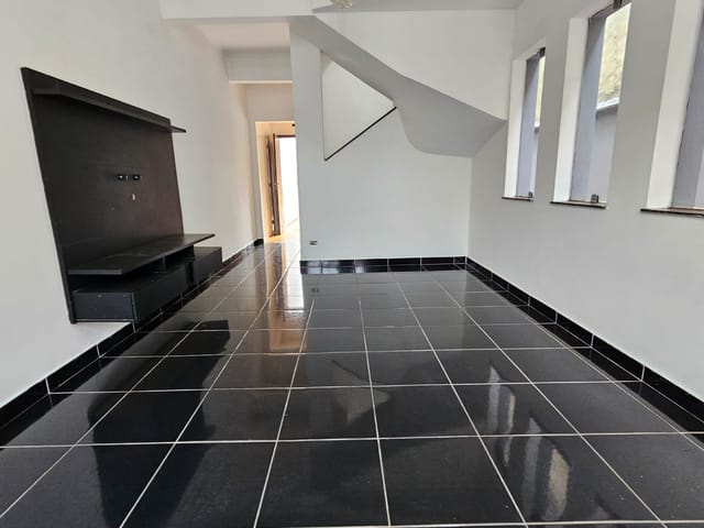 Foto do Sobrado - * SOBRADO PARA VENDA E LOCAÇÃO 100m² - 2 DORM - EDÍCULA e BANHEIRO - VAGA - QUINTAL - ÓTIMA LOCALIZAÇÃO - JD VL FORMOSA - SP | Rocha Marqueze Imóveis