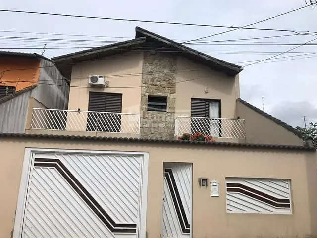 Sobrado com 300m² 3 quartos e 3 banheiros, à venda, no bairro Vila Oliveira em Mogi das Cruzes