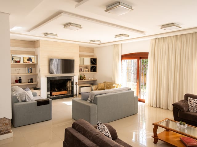 Casa com 1280m² 6 quartos e 4 banheiros, à venda, no bairro Areal em Pelotas