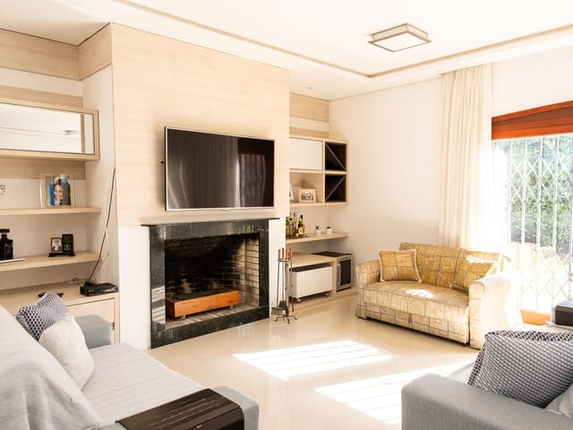 Casa com 1280m² 6 quartos e 4 banheiros, à venda, no bairro Areal em Pelotas
