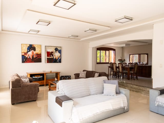 Casa com 1280m² 6 quartos e 4 banheiros, à venda, no bairro Areal em Pelotas