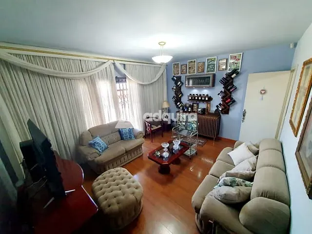 Sobrado com 346m² 4 quartos e 4 banheiros, à venda, no bairro Chapada em Ponta Grossa