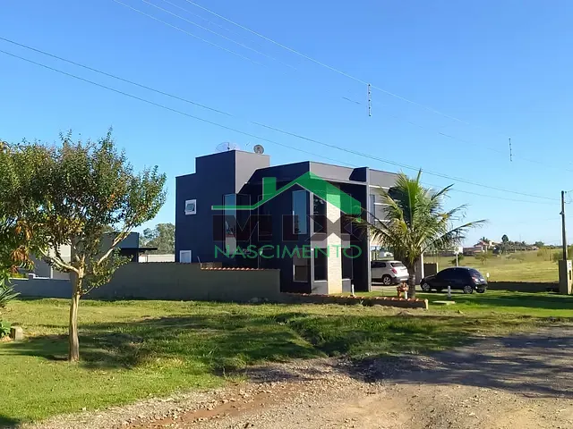 Sobrado com 450m² 4 quartos e 4 banheiros, à venda, no bairro Ninho verde em Porangaba