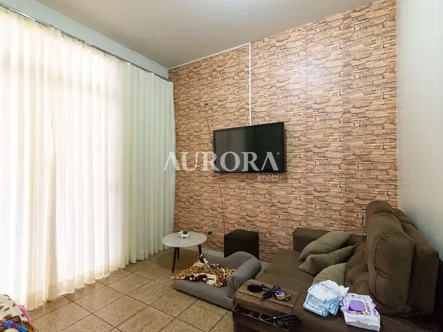 Sobrado com 200m² 5 quartos e 3 banheiros, à venda, no bairro Residencial Abussafe em Londrina