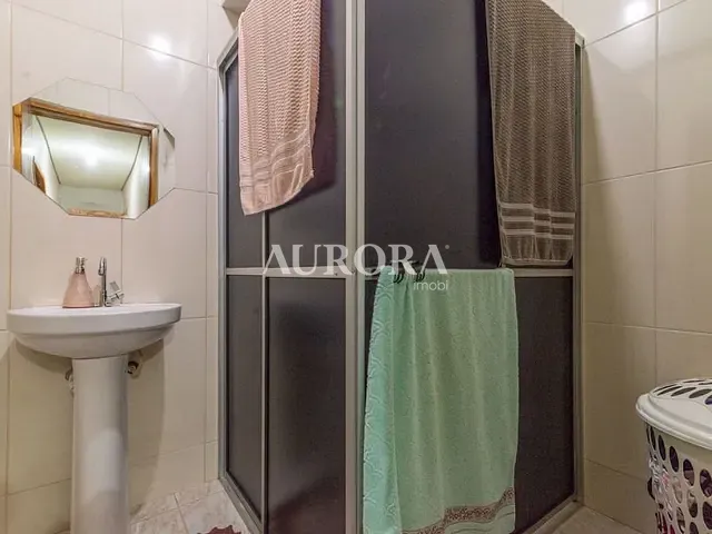 Sobrado com 200m² 5 quartos e 3 banheiros, à venda, no bairro Residencial Abussafe em Londrina