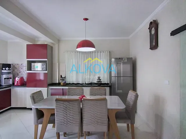 Sobrado com 284m² 4 quartos e 3 banheiros, à venda, no bairro Cidade Jardim em Jacareí