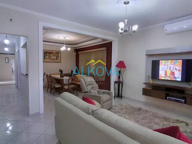 Sobrado com 284m² 4 quartos e 3 banheiros, à venda, no bairro Cidade Jardim em Jacareí
