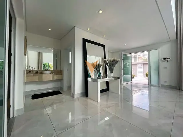 Sobrado com 1149m² 4 quartos e 6 banheiros, à venda, no bairro São Paulo II em Cotia