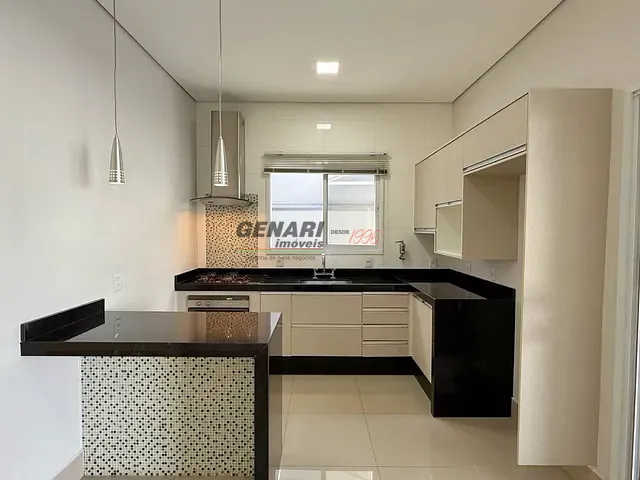 Sobrado com 300m² 4 quartos e 6 banheiros, à venda, no bairro Jardim Residencial Dona Lucilla em Indaiatuba