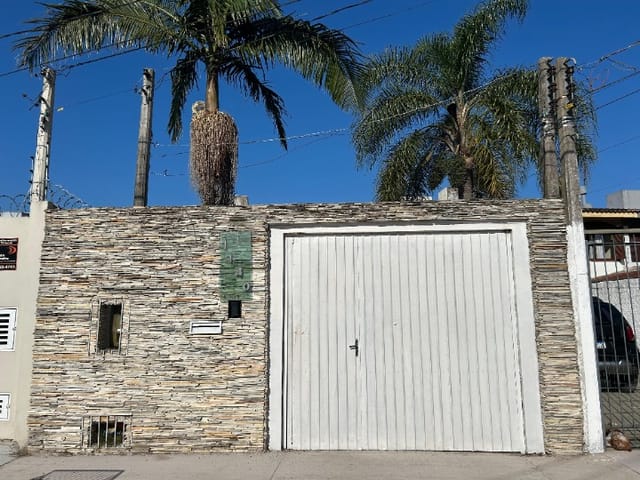 Casa com 300m² 3 quartos e 3 banheiros, à venda, no bairro Laranjal em Pelotas