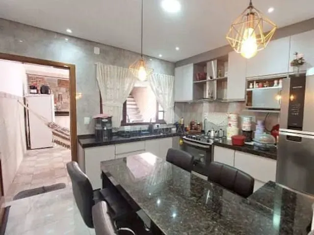 Sobrado com 125m² 3 quartos e 3 banheiros, à venda, no bairro Parque São Vicente em Mauá