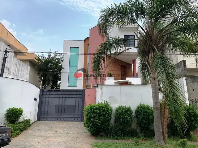 Sobrado com 371m² 3 quartos e 2 banheiros, à venda, no bairro Jardim São Caetano em São Caetano do Sul