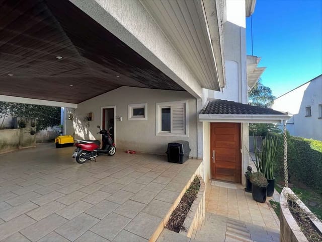 Sobrado com 828m² 4 quartos e 5 banheiros, à venda, no bairro Vila Santo Antônio em Cotia