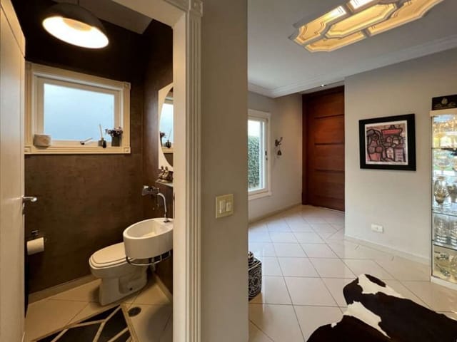 Sobrado com 828m² 4 quartos e 5 banheiros, à venda, no bairro Vila Santo Antônio em Cotia