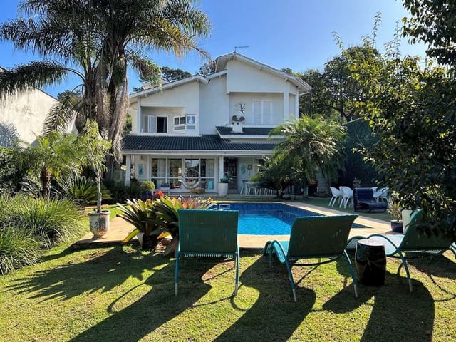 Sobrado com 828m² 4 quartos e 5 banheiros, à venda, no bairro Vila Santo Antônio em Cotia