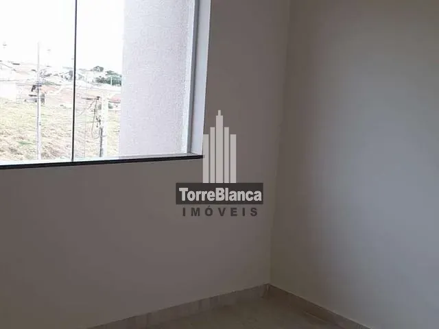 Sobrado 2 quartos e 2 banheiros, à venda, no bairro Uvaranas em Ponta Grossa