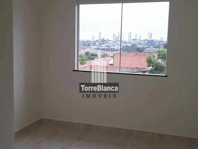 Sobrado 2 quartos e 2 banheiros, à venda, no bairro Uvaranas em Ponta Grossa