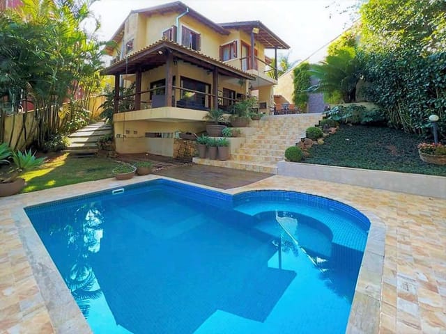 Sobrado com 532m² 4 quartos e 4 banheiros, à venda, no bairro Pousada dos Bandeirantes em Carapicuíba