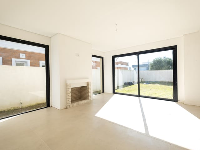 Casa 3 quartos e 3 banheiros, à venda ou para alugar, no bairro Laranjal em Pelotas