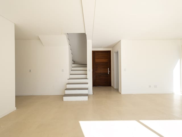Casa 3 quartos e 3 banheiros, à venda ou para alugar, no bairro Laranjal em Pelotas