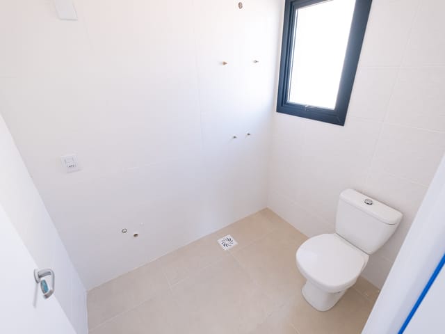 Casa 3 quartos e 3 banheiros, à venda ou para alugar, no bairro Laranjal em Pelotas