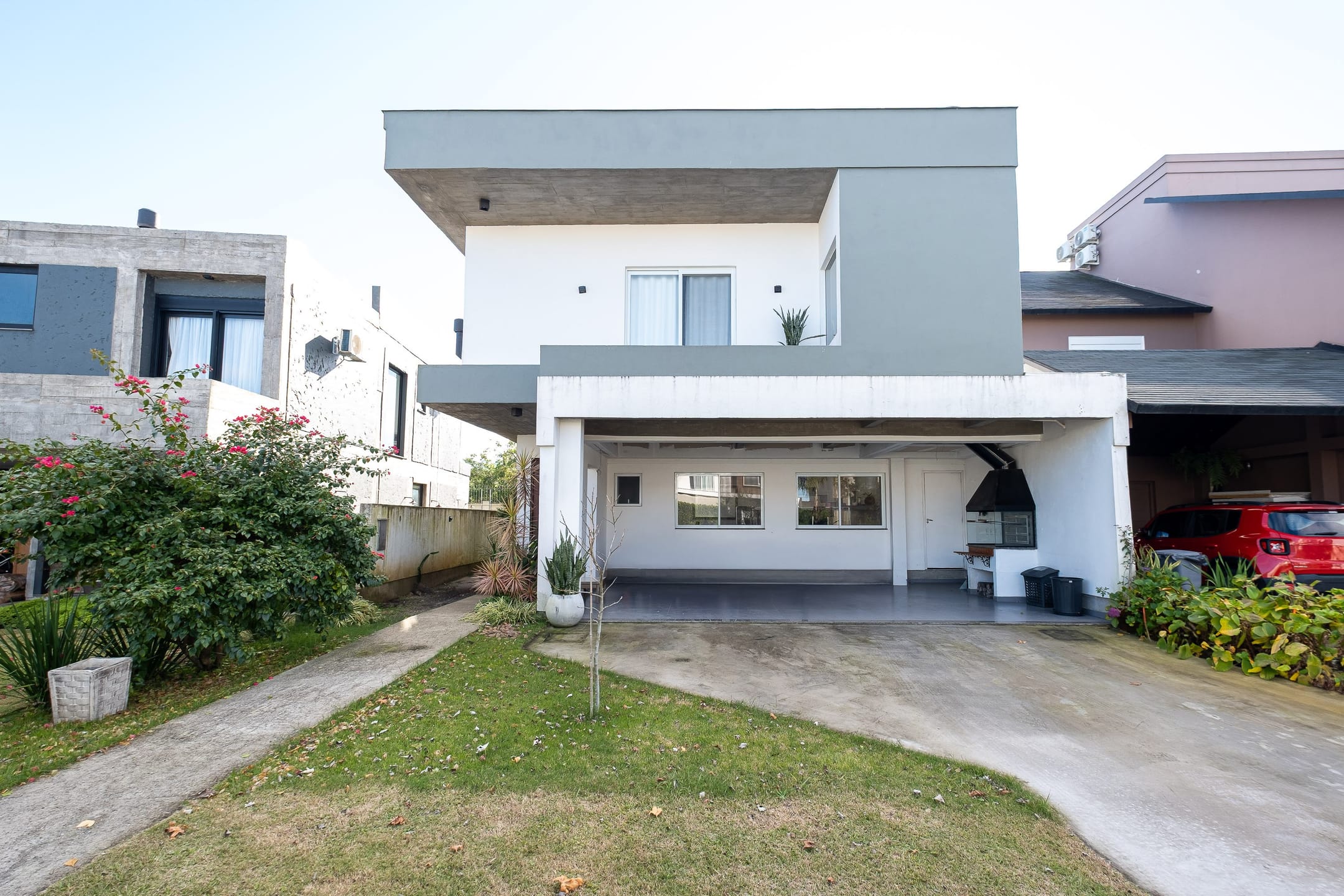 Sobrado de Alto Padrão com 4 Suítes e 309m² no Condomínio Veredas – Laranjal, Pelotas