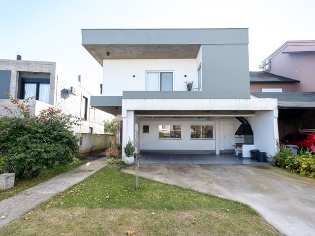 Casa 4 quartos e 6 banheiros, à venda, no bairro Laranjal em Pelotas