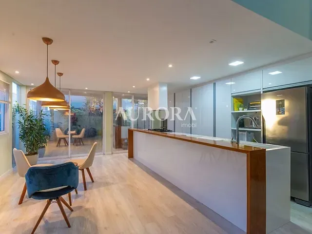 Sobrado com 256m² 4 quartos e 3 banheiros, à venda, no bairro Abussafe em Londrina