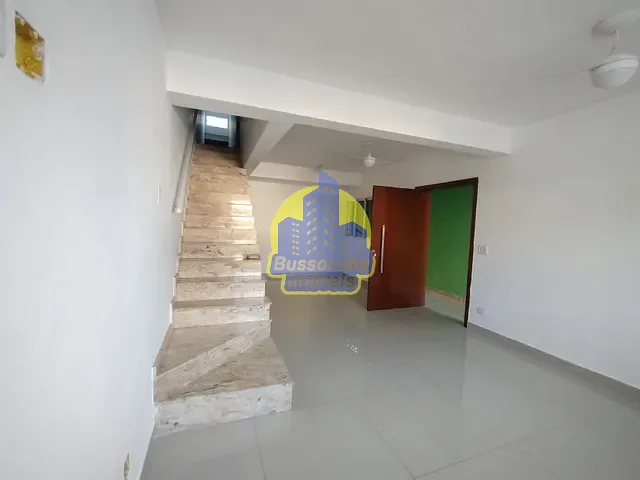Sobrado com 172m², para alugar, no bairro Vila Yara em Osasco