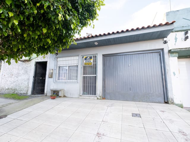 Casa 2 quartos e 2 banheiros, à venda, no bairro Centro em Pelotas