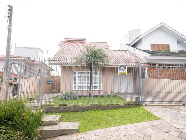 Foto do Casa - Excelente sobrado mobiliado à venda na Colina do Sol com 3 dormitórios, suíte, piscina, gourmet, móveis sob medida e 240m² de puro conforto e elegância! | UP Imóveis