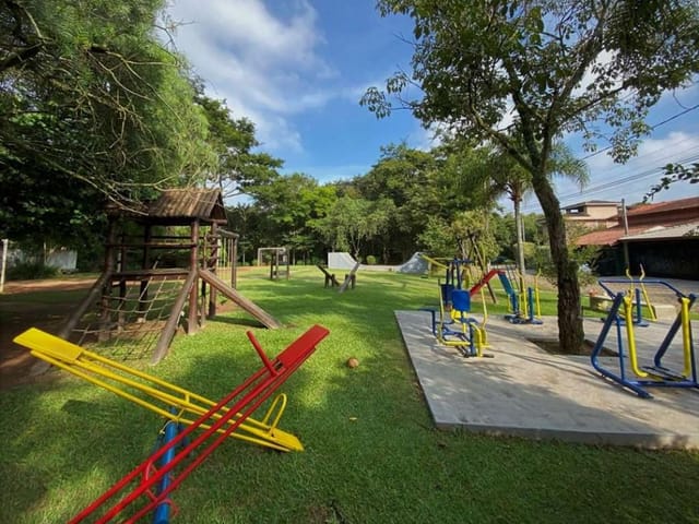 Sobrado com 596m² 3 quartos e 3 banheiros, à venda, no bairro Terras do Madeira em Carapicuíba