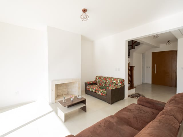Casa com 178m² 3 quartos e 3 banheiros, à venda ou para alugar, no bairro Laranjal em Pelotas