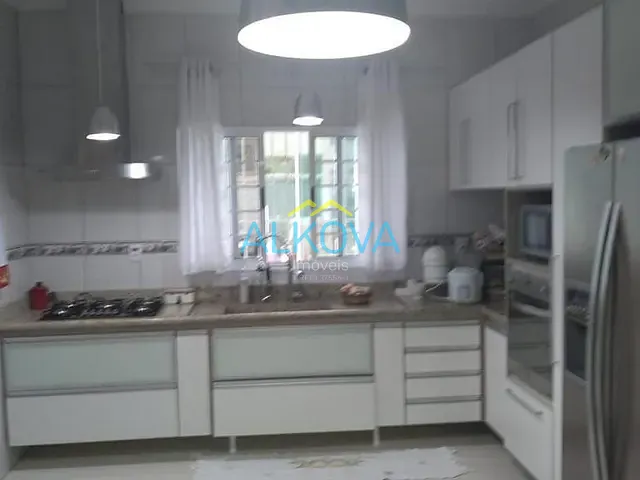 Sobrado com 419m² 5 quartos e 4 banheiros, à venda, no bairro Indaiá em Caraguatatuba