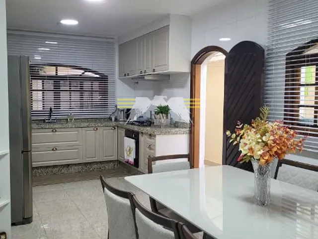 Sobrado 3 quartos e 3 banheiros, à venda, no bairro Parque Maria Luiza em São Paulo